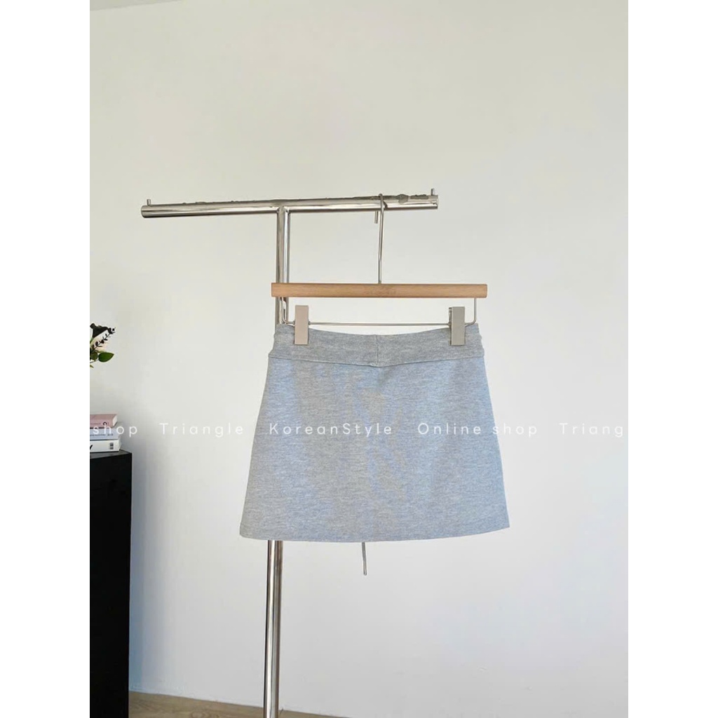 Triangle - (Giá thanh lý, không hoàn) Sportyy Skirt - Chân váy ngắn dáng thể thao Hàn Quốc