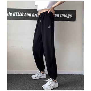 Quần Jogger Nam Nữ Trơn Bo Gấu 3 Màu Thêu MẶT CƯỜI Ullzang Unisex Chất Nỉ Mềm SSL