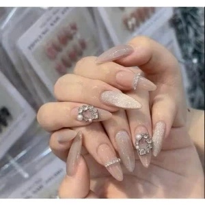 Nail box Mẫu nail mắt mèo charm tròn
