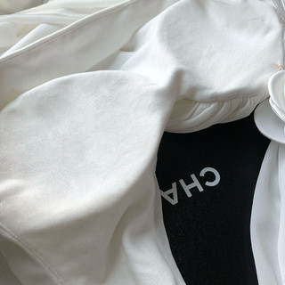 Set áo cúp ngực đính hoa kèm quần dài ống loe hoặc váy ngắn bánh bèo chất vải tơ phù hợp đi biển