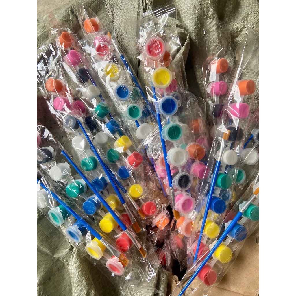 Set 8 màu nước và 1 bút lông cho bé tô tượng  vẽ tranh lên giấy lên tường tiện