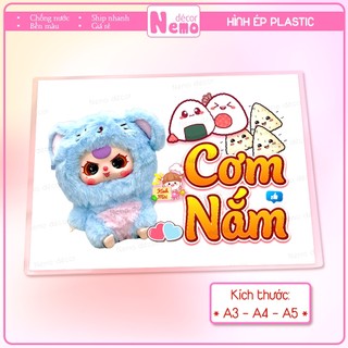 Tranh Trang Trí Quán, Hình Ép Plastic CƠM NẮM Quỳnh Aka, Baby Three Decor Quán Ăn, Cà Phê, Trà Sữa - Size A3, A4, A5.
