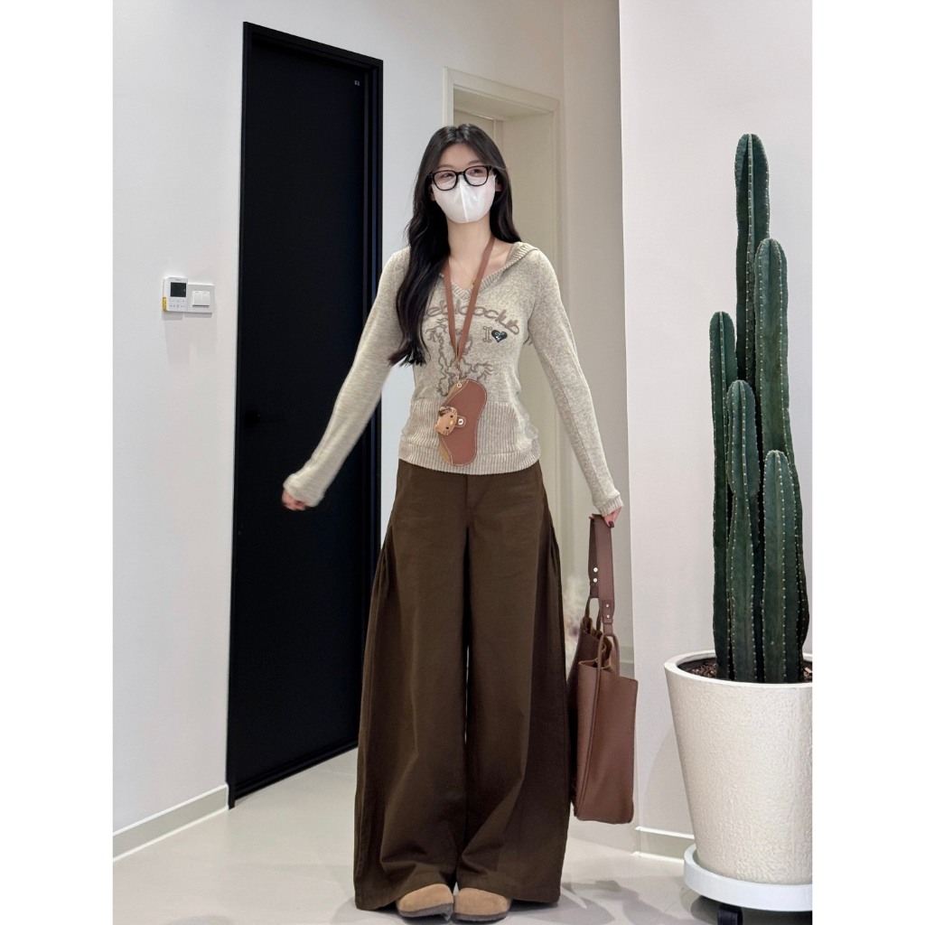 (sẵn) Quần kaki nữ ống rộng màu nâu tây trơn chiết bên hông QJ004 - Tiktik
