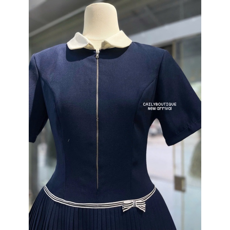 “Caron dress” Váy nữ ngắn xoè cộc tay phối cổ sơmi thiết kế khoá kéo eo phối kẻ viền đính nơ sang chảnh | MIU.STUDIO