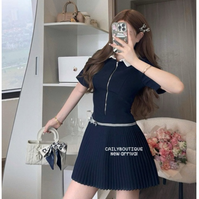 “Caron dress” Váy nữ ngắn xoè cộc tay phối cổ sơmi thiết kế khoá kéo eo phối kẻ viền đính nơ sang chảnh | MIU.STUDIO