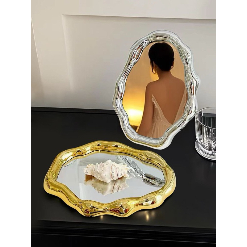 Gương để bàn khung màu bạc sang trọng, thiết kế uốn lượn nhẹ nhàng nữ tính | BigBuy360 - bigbuy360.vn