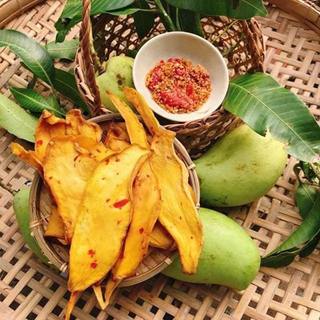 (MỚI) Xoài Sấy Dẻo Muối Ớt Nguyên Miếng Hộp 250g, Đặc Biệt Vị Chua Cay, Mềm Dẻo, Không Xơ