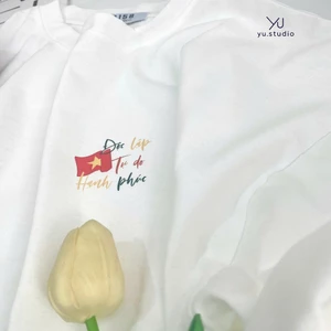 Áo thun YUSTUDIO, áo 3158 chất khô tay lỡ form rộng mẫu Lá Cờ Việt Nam
