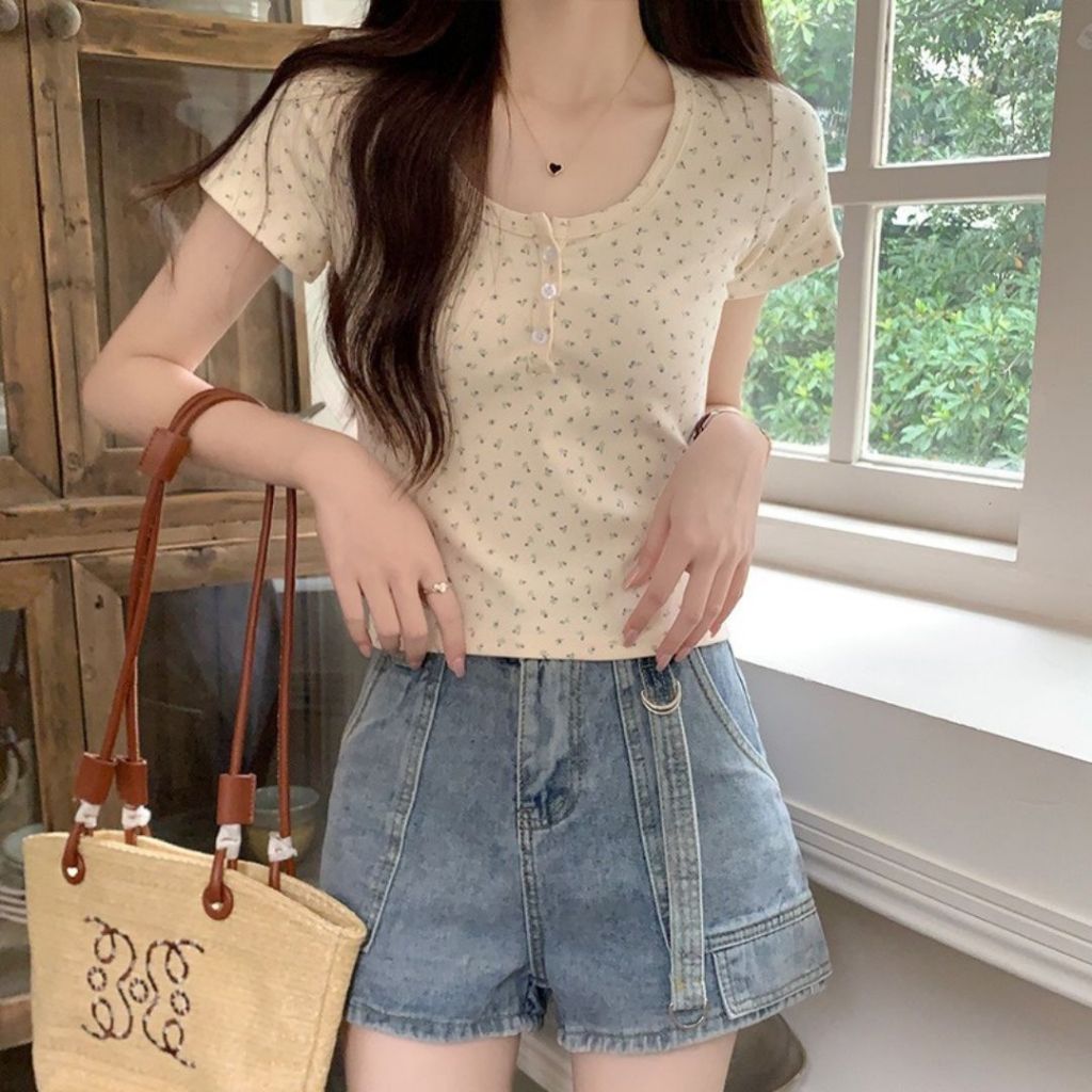 TudoQuinzy Áo Thun Ngắn Tay Cổ Tròn Họa Tiết Hoa Nhí Cài Nút Ôm Body Chất Thun Tăm Co Giãn Mềm Mịn Mát