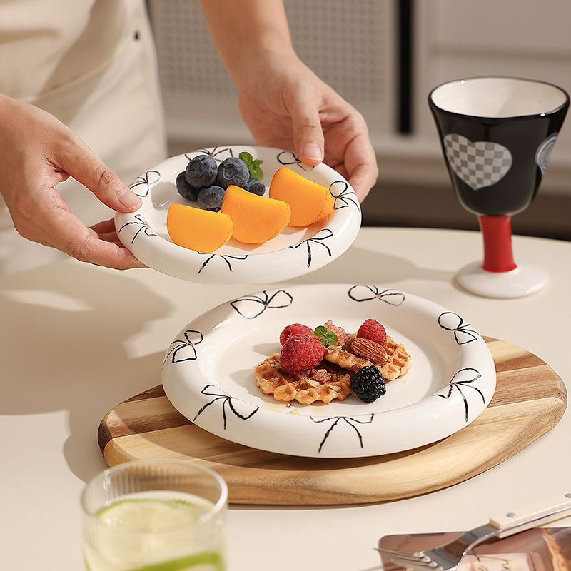 Đĩa sứ hoạ tiết dày dặn