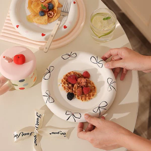 Đĩa sứ hoạ tiết dày dặn