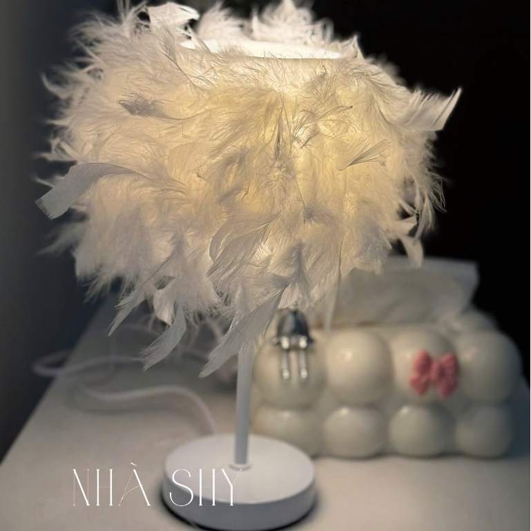 Đèn Ngủ Lông Vũ - Đèn Ngủ Để Bàn Trang Trí Sang Trọng - Ảnh Thật - Nhà Shy Home Decor