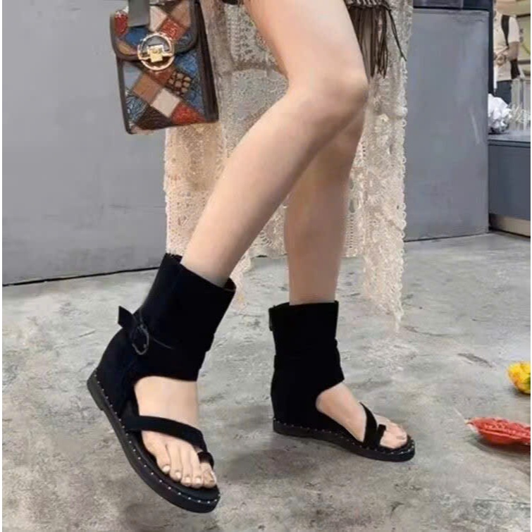 (Sẵn nâu 35,36, đen 37) Dép Sandal Kẹp Mũi Tròn La Mã Cổ Điển Chất Da Lộn Đế Bằng