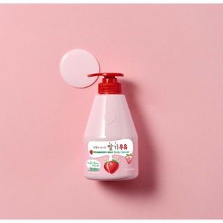 Sữa tắm dâu Welcos Strawberry Milk Body Cleanser - làm sạch, sáng da và cải thiện sắc tố da 560g