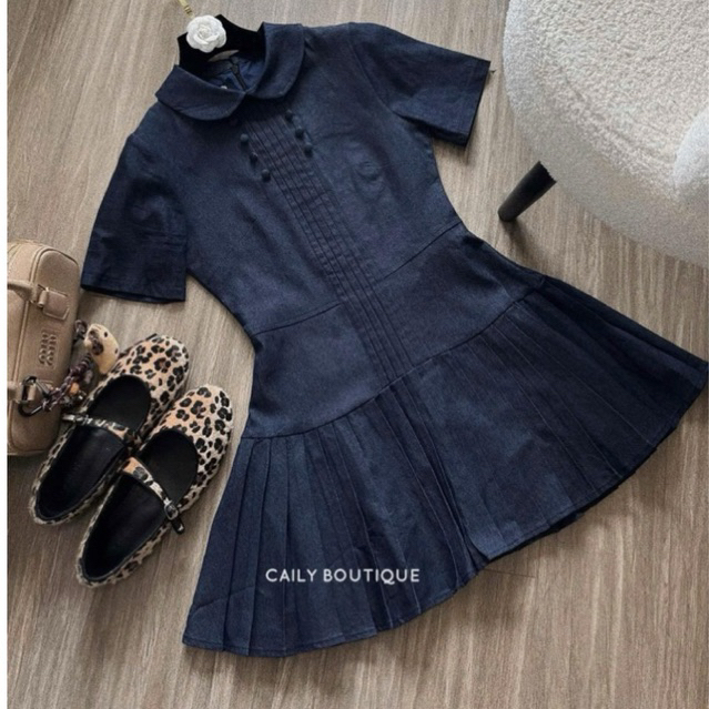 “Chari dress” Váy bò ngắn xoè cộc tay cổ sen đính khuy bọc thiết kế chân xoè dập ly sang chảnh | MIU.STUDIO