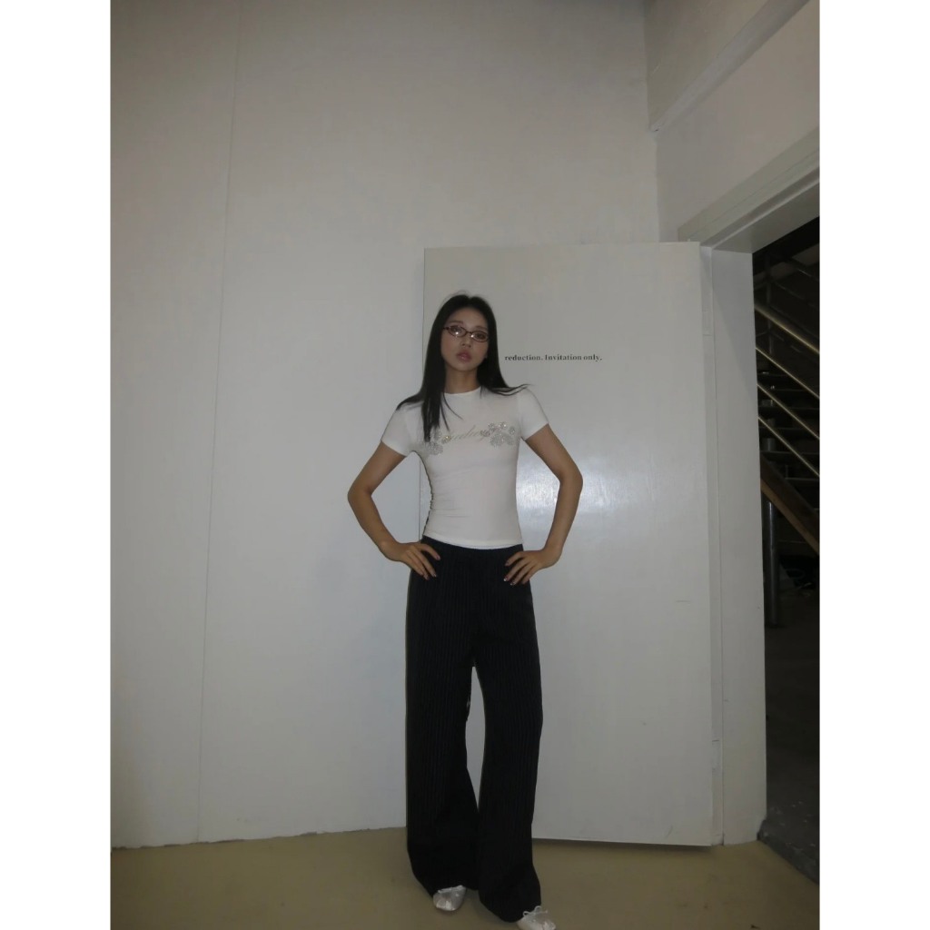 (SẴN) Áo thun babytee trắng đen cổ tròn hoạ tiết chân cún đính đá ABBT027 - Tiktik