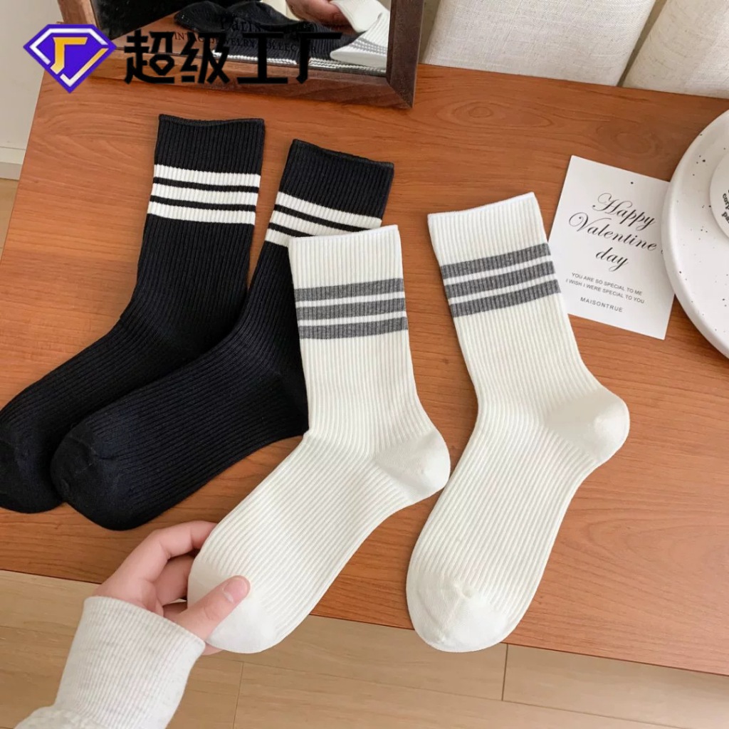 Vớ Tất Nam Nữ Kẻ 3 sọc 4 màu cổ cao phong cách trẻ trung, năng động.