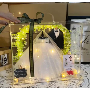 HỘP VALI Mica Mô Hình Cô Dâu Chú rể trong suốt- Lọ len Gift