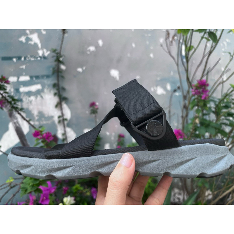 Ảnh Giày Sandal Nam Nữ F6S Thoải Mái, Nhẹ Êm Xoay Shondo XÁM ĐEN F6S1212 2