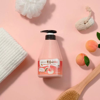 Dưỡng thể hương đào và sữa ong chúa Welcos Kwailnara Milk Body Lotion dưỡng ẩm và tái tạo da Hàn Quốc 560g