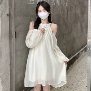 Váy cổ yếm hở vai tay dài bồng thắt dây nơ sau lưng Đầm babydoll trễ vai form rộng chất voan 2 lớp T115G