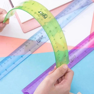 Thước kẻ nhựa dẻo EcoPVC 20cm Deli - Màu ngẫu nhiên - 1/2 chiếc - Chất liệu nhựa an toàn