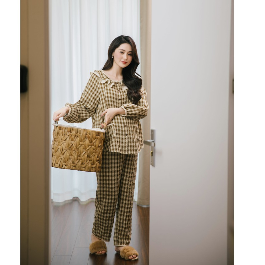 Ảnh Bộ đồ ngủ mặc nhà Nari họa tiết kẻ caro trẻ trung, chất liệu đũi mềm mại kiểu dáng năng động BST 2024 thiêt kế by L'AMME 1