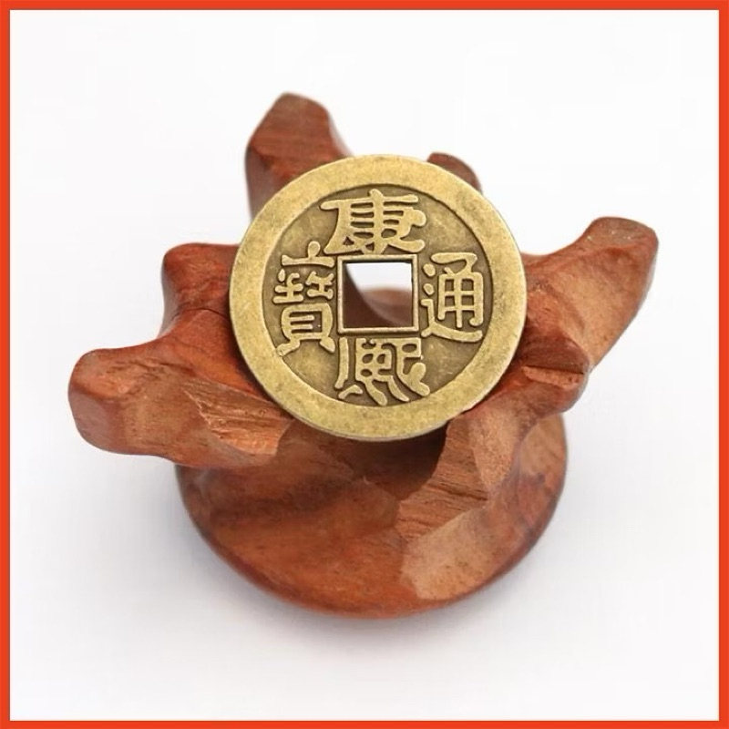 Đồng xu phong thuỷ chiêu tài, hút lộc gieo quẻ, để ban thần tài, bỏ ví đem lại may mắn tài lộc tránh tà khí