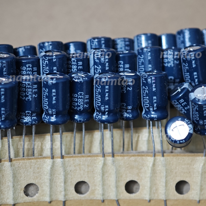 Condensatori Elettrolitici ELNA Cerafine 100uF 25V Per Audio - Dimensioni 10x16mm - Perno In Rame