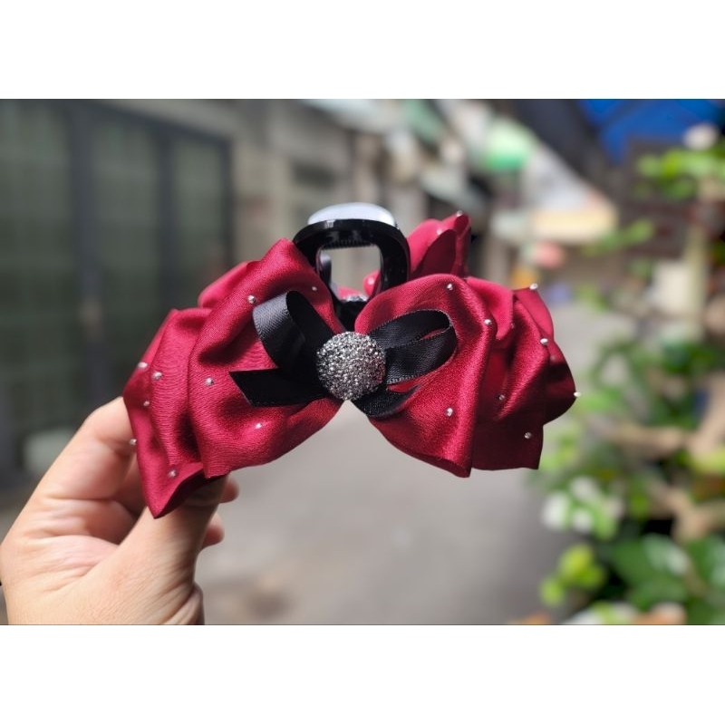 Lụa đỏ đính đá tròn