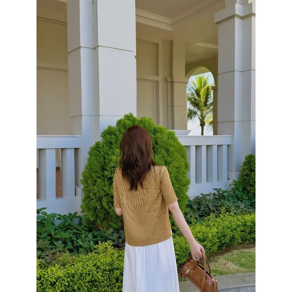 Áo Sơ Mi Công Sở Ngắn Tay Kẻ Cổ V Dáng Lửng Chất Liệu Thô Mềm Cao Cấp HAAN Design SM66