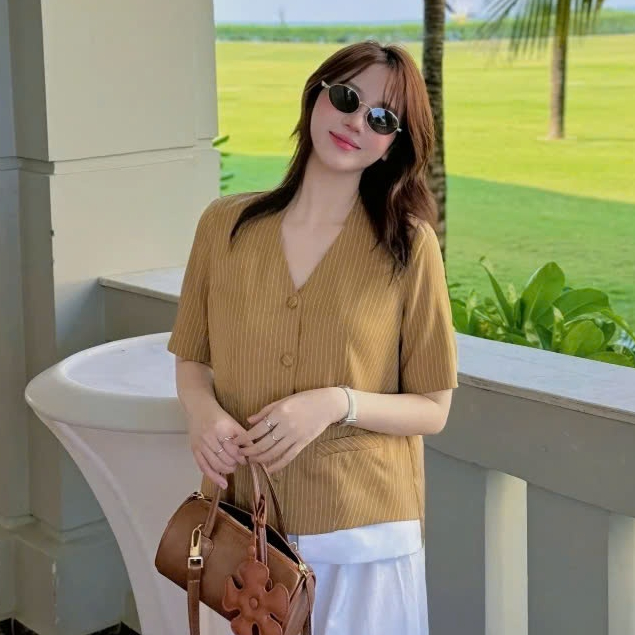 Áo Sơ Mi Công Sở Ngắn Tay Kẻ Cổ V Dáng Lửng Chất Liệu Thô Mềm Cao Cấp HAAN Design SM66