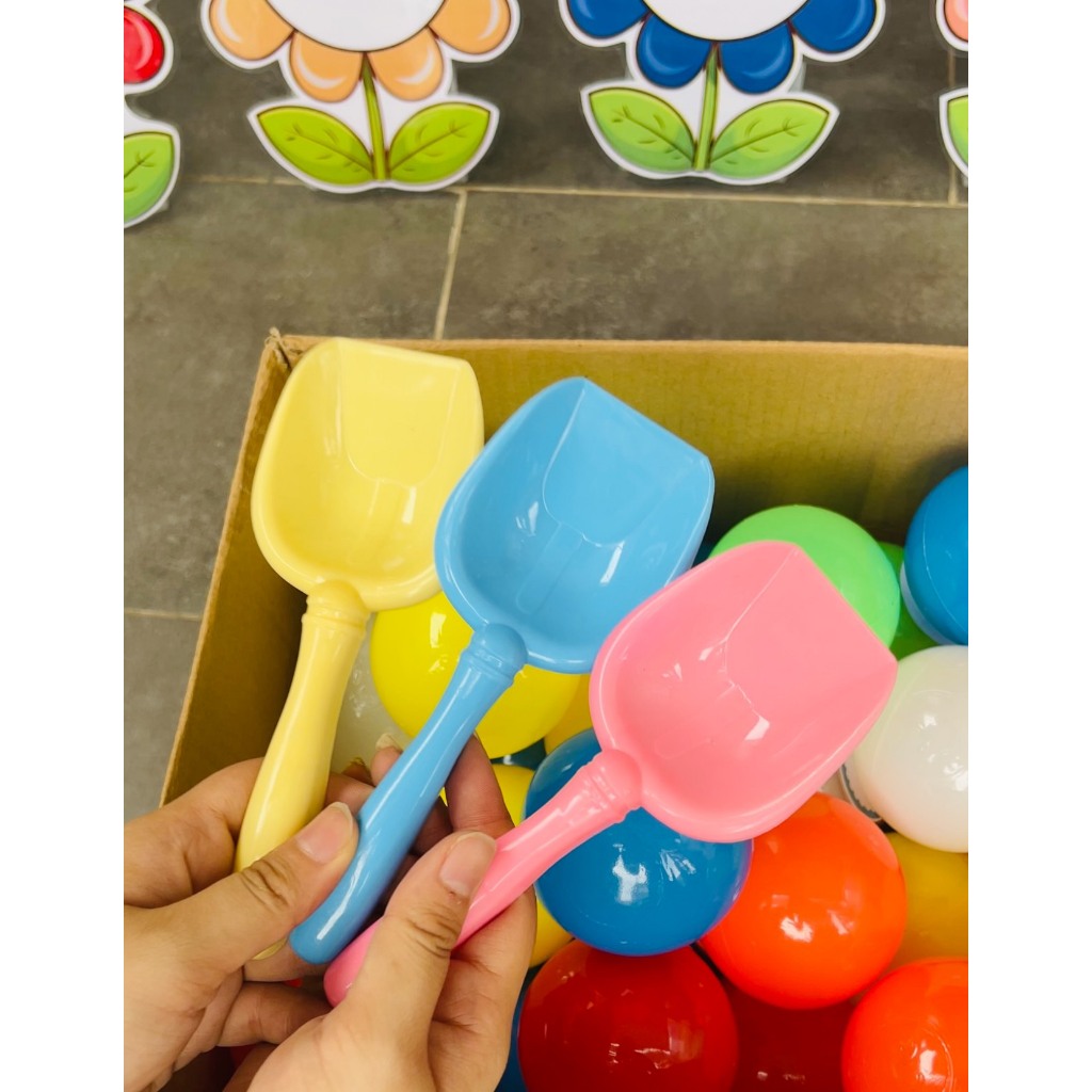 COMBO BÔNG HOA ĐỨNG ĐƯỢC VÀ 50 QUẢ BÓNG CÓ THẺ DÍNH( đồ dùng dạy học)