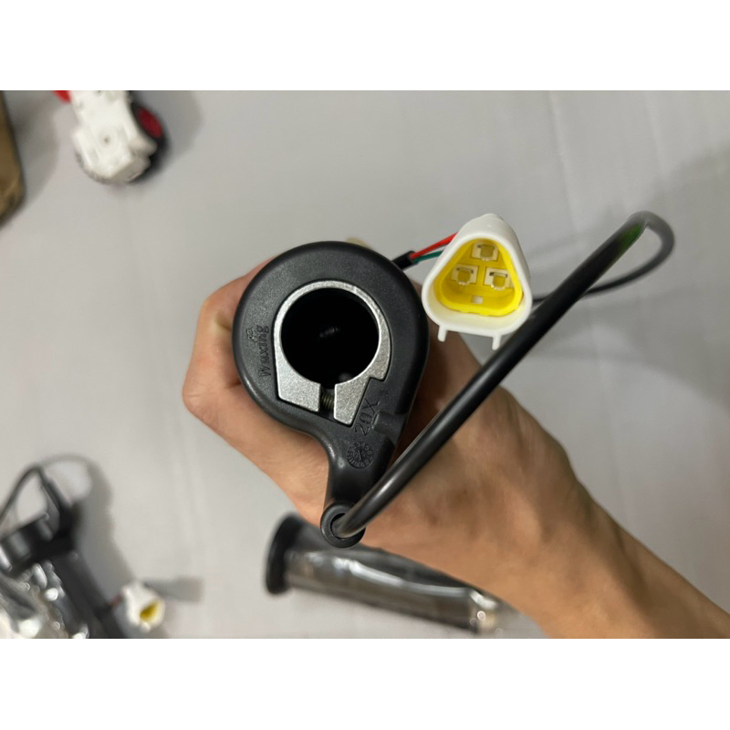 tay ga điện x5 hàng chuẩn chính hãng lắp mọi dòng xe điện (giá 1 cặp)