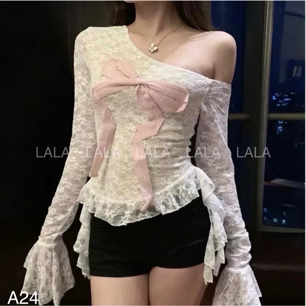 Áo lệch vai ren đính nơ ngực, trễ vai tay loe ren hoa hai lớp LALA  A24