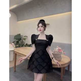 Đầm tapta Nữ có quần dáng ngắn thiết kế hình thoi chéo đính hoa cổ vuông tay búp bê đính nơ ngực sang trọng