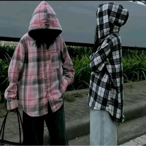 Áo khoác sơmi kẻ caro Flannel có nón form rộng dưới 65Kg nam nữ năng động