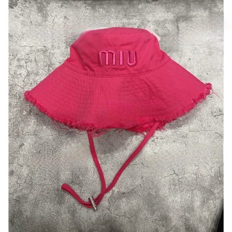 MŨ BUCKET TUA MIUMIU HOTREND NAM NỮ