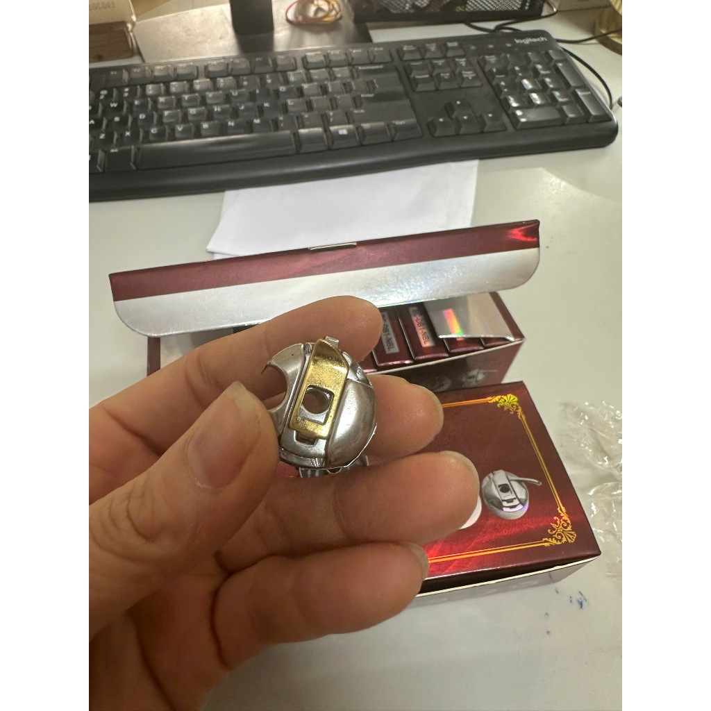 Thoi Thuyền Có Lẫy Vàng Chống Rối Chỉ Dùng Máy Công Nghiệp 1 Kim Màu Tím