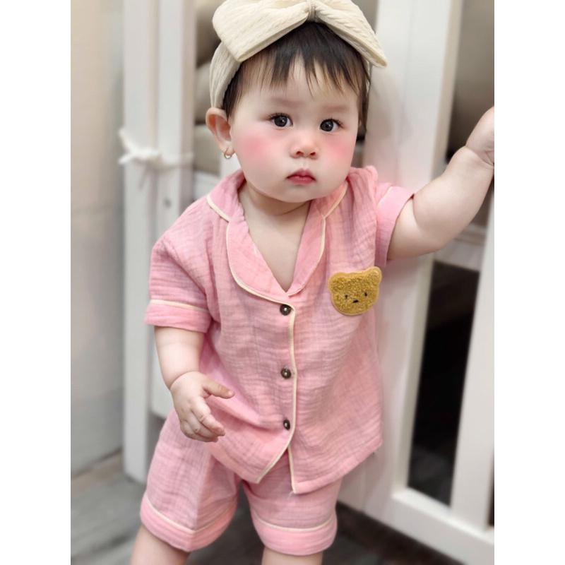 Bộ Pijama cộc tay bé trai bé gái đính gấu, đồ ngủ sơ sinh vải xô Muslin thoáng mát Tiệm Nhà Bơ size 5-15kg