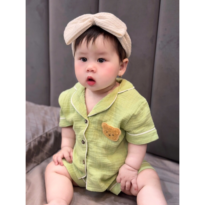 Bộ Pijama cộc tay bé trai bé gái đính gấu, đồ ngủ sơ sinh vải xô Muslin thoáng mát Tiệm Nhà Bơ size 5-15kg