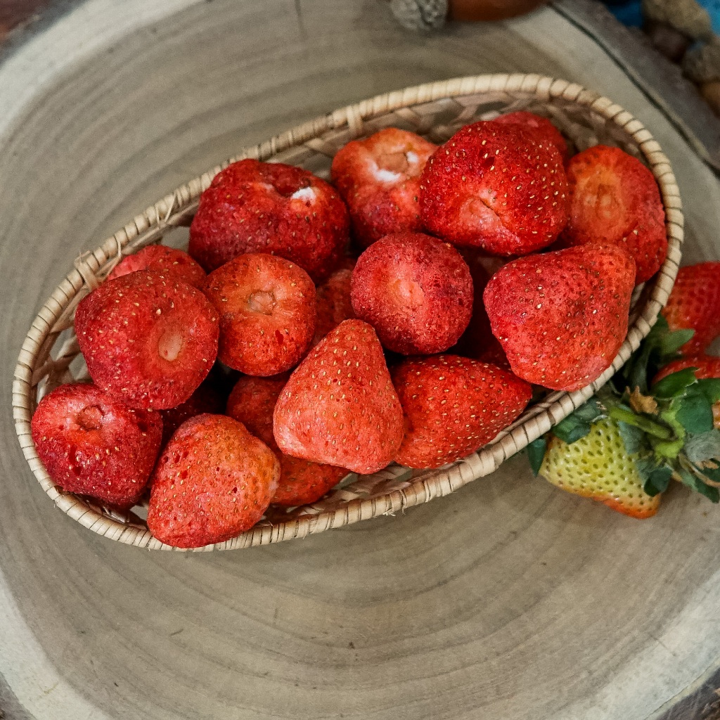 Dâu sấy giòn nguyên trái - Minh Tiến Farm - Đặc sản Đà Lạt