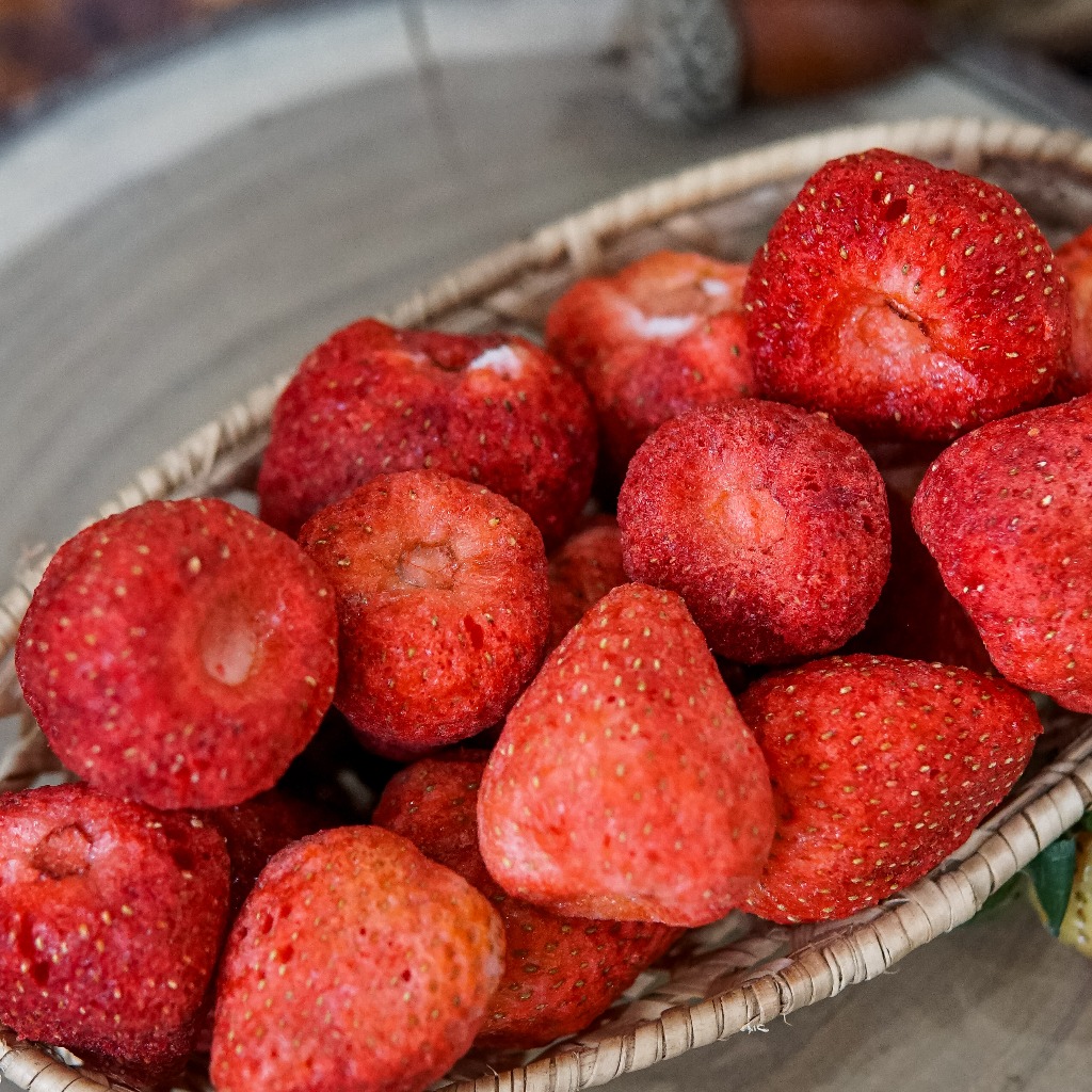 Dâu sấy giòn nguyên trái - Minh Tiến Farm - Đặc sản Đà Lạt