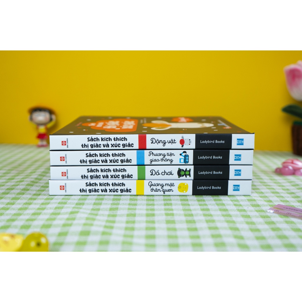 Ảnh Sách - Sách kích thích thị giác và xúc giác trọn bộ 4 tập cho bé 0-3 tuổi Đinh Tị Books 2
