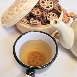 Củ Sen Khô Tự Nhiên Lá Ngọc Hỗ Trợ Sức Khỏe, Thanh Lọc Cơ Thể Gói 500g