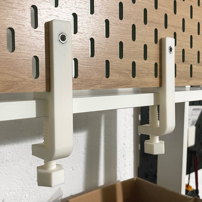 Bộ 2 giá đỡ, kẹp bàn nhựa cho bảng Pegboard Lỗ Dọc | Phụ Kiện Pegboard Đa Năng