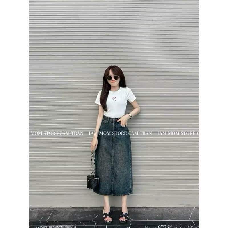 Chân váy jeans nữ xẻ sau thêu túi mặt cười