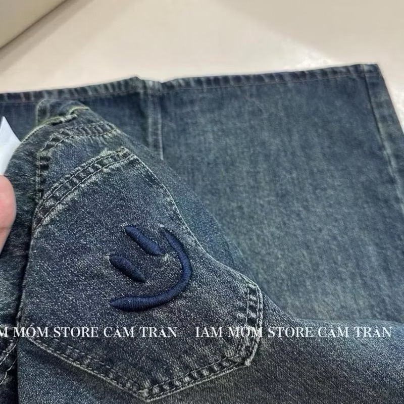 Chân váy jeans nữ xẻ sau thêu túi mặt cười