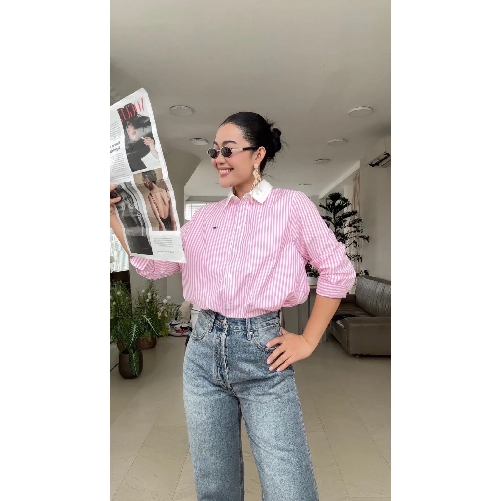 Ảnh TheBlueTshirt - Áo Sơ Mi Phom Rộng Kiểu Nữ - Modern Arc Oversized Shirt - Women 4