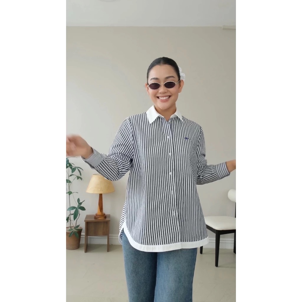 Ảnh TheBlueTshirt - Áo Sơ Mi Phom Rộng Kiểu Nữ - Modern Arc Oversized Shirt - Women 3